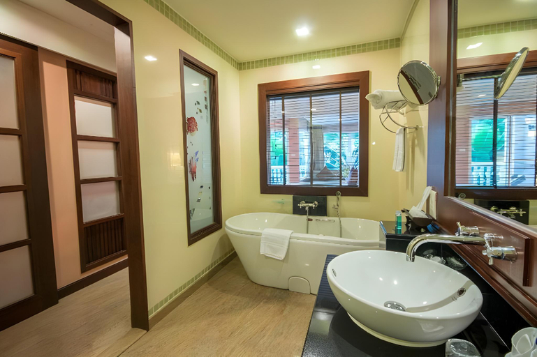 Bathroom 5, Grand Pacific Sovereign Resort & Spa, Cha-Am