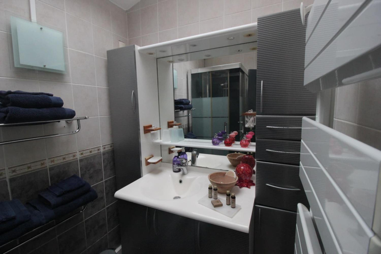Bathroom 3, Le grand jardin de Gaia et de Rose, Pas-de-Calais