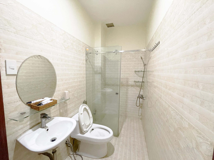 Bathroom 4, ABC hotel, District 2