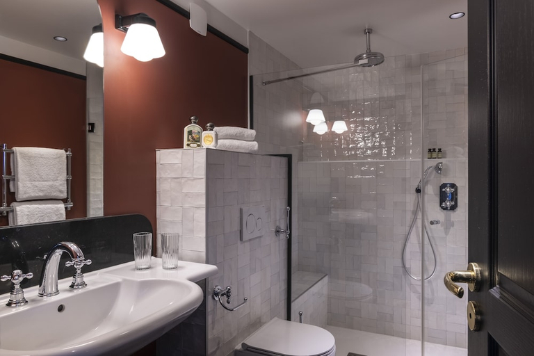 Bathroom 3, Grand Hotel Chicago, Paris