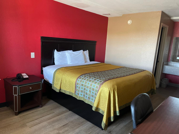 Others 4, Deluxe Inn, Crittenden
