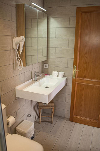 Bathroom 3, Hotel Marbel, Baleares
