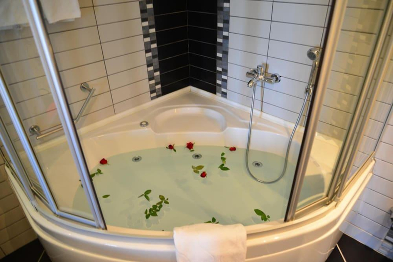 Bathroom 2, SC INN Boutique Hotel, Konak
