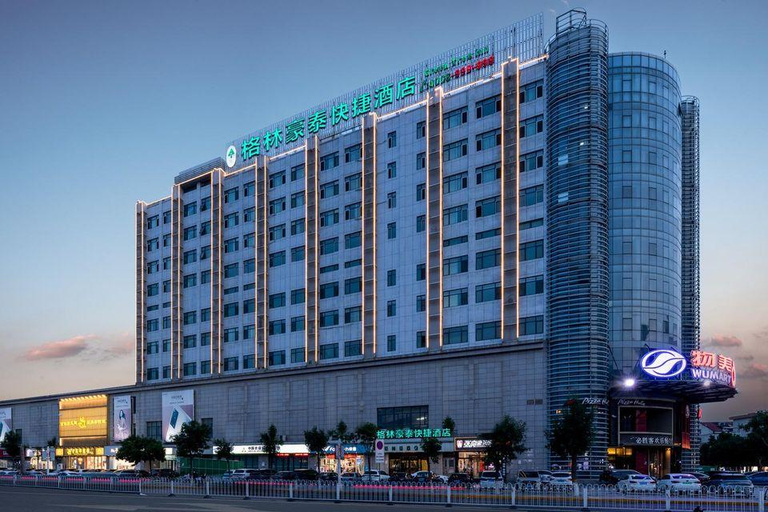 Exterior & Views