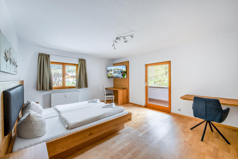 Bedroom 4, Hotel Garni Café Nuss, Garmisch-Partenkirchen