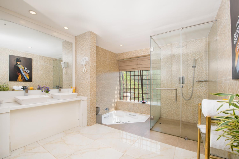 Bathroom 5, Hunasfalls Hotel, Ukuwela