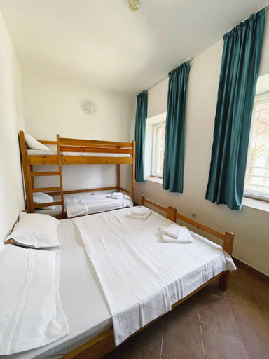 Bedroom 3, Oaki Lake, Agigea