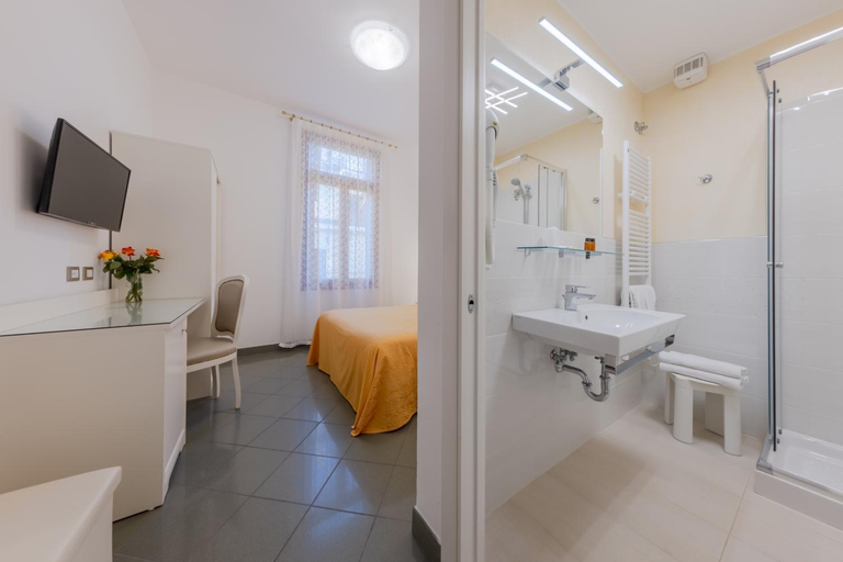 Bathroom 4, Hotel Marte, Venezia