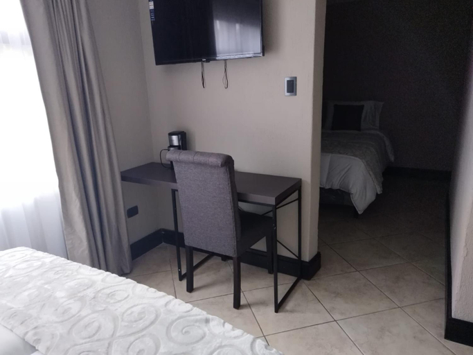 Others 4, L´Aurora Inn hostal, ZONA 13