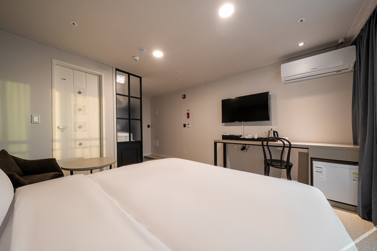 Bedroom 4, Songtan Hotel Corner In, Pyeongtaek