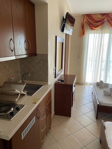Others 5, Villa Mary 1 & fresh!, East Macedonia and Thrace
