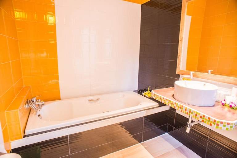 Bathroom 3, Jingjit Hotel, Mueang Krabi