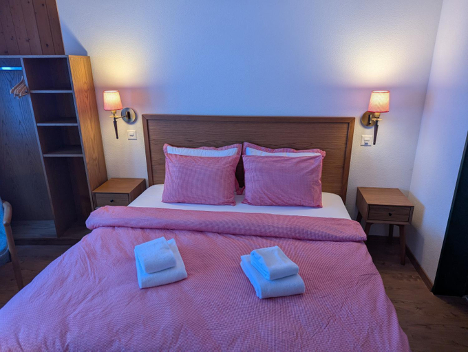Bedroom 2, Hotel Schutzen Lauterbrunnen, Interlaken