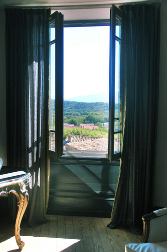 Others 4, La vie de chateau, Drôme