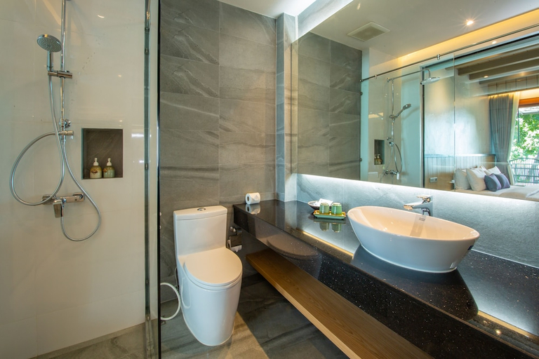 Bathroom 4, Coral Cliff Beach Resort, Ko Samui