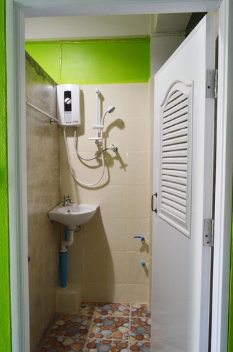 Bathroom 3, i-smile MeU2 Hostel, Muang Chiang Mai