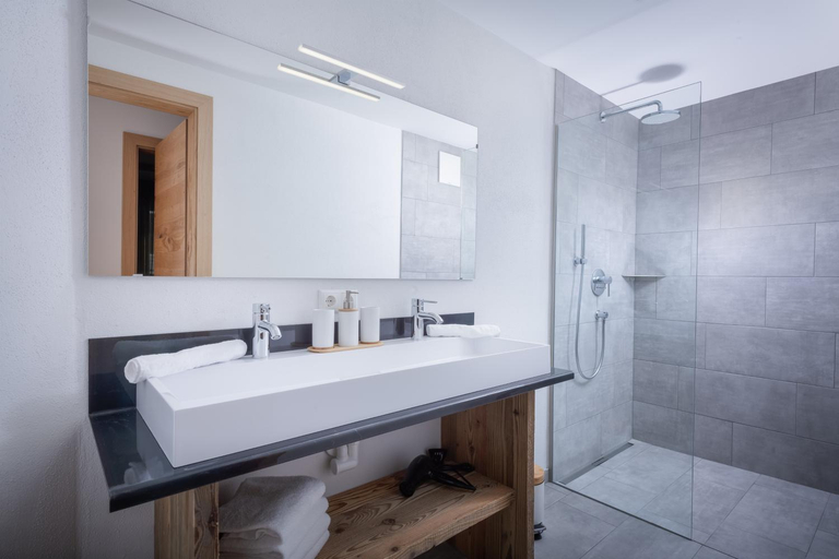 Bathroom 2, Apartment Streif LXL, Kitzbühel