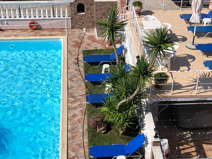 Others 4, Villa Mary 1 & fresh!, East Macedonia and Thrace