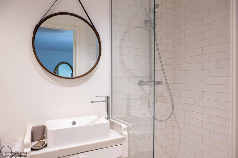 Bathroom 2, Le Mas des Poules chambres, Vaucluse
