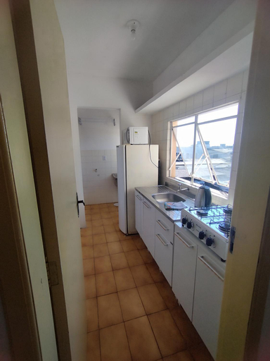 Others 4, Vitrine apart. Hotel, Baje