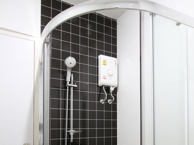 Bathroom 4, Anna-Nava Pakkret Hotel, Pak Kret
