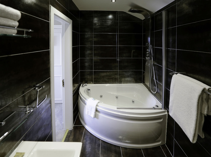Bathroom 3, Nira Caledonia Hotel, Edinburgh