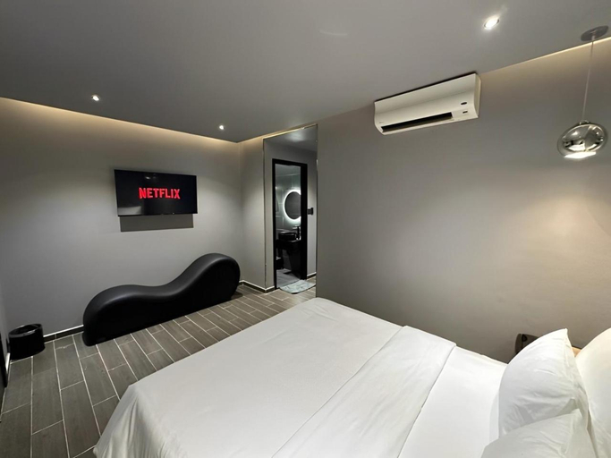 Others 5, Midas Hotel 2, Phú Nhuận