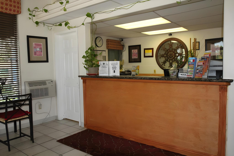 Public Area 2, Anaheim Maingate Inn, Orange