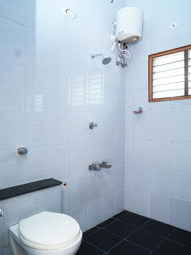 Bathroom 2, Virsaa Holiday Home, Dindigul