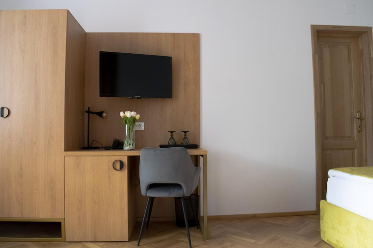 Bedroom, Prinz Gregor, Brasov