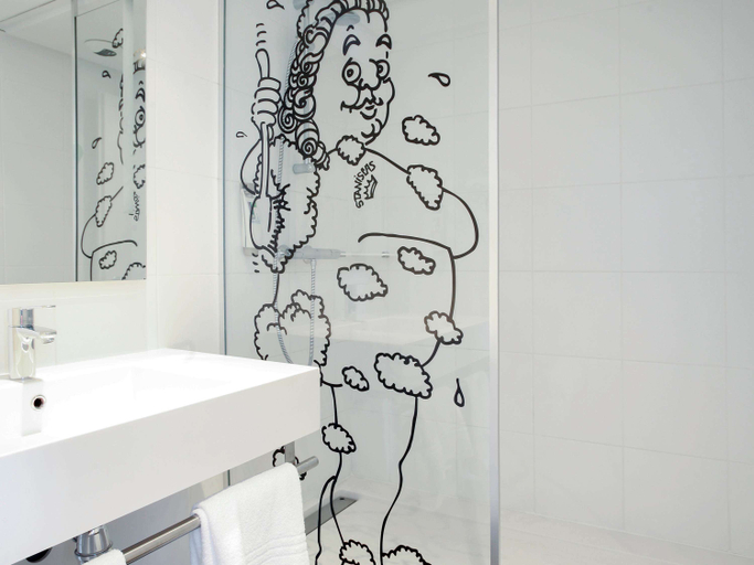 Bathroom 4, ibis Styles Nancy Sud, Meurthe-et-Moselle