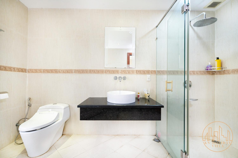 Bathroom 4, Kn1 Holiday Villa, District 2