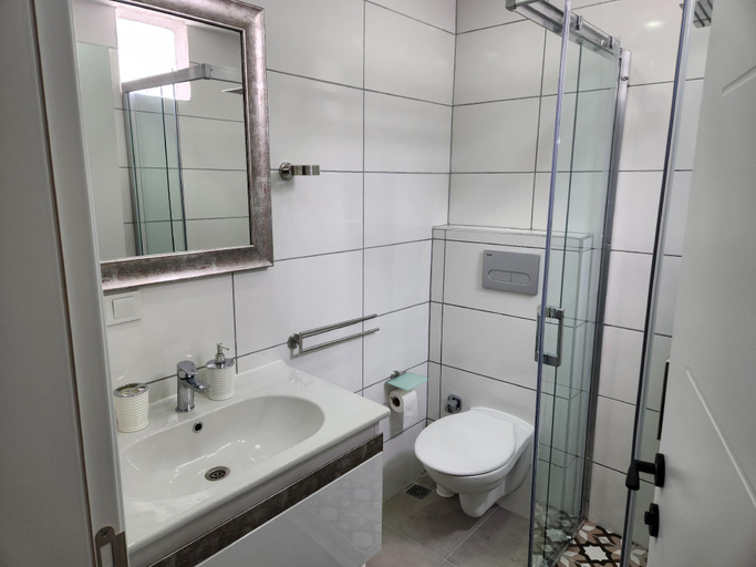 Bathroom 3, Traumhaus mitten in der City 60 Meter zum Meer, Kuşadası