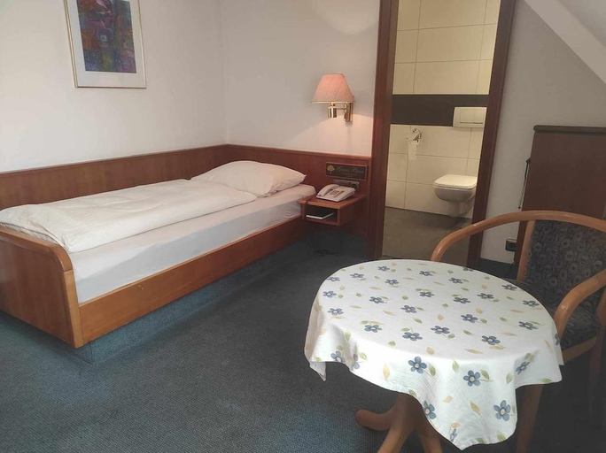 Bedroom 2, Hotel Gruner Baum, Hof