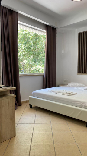 Others 3, Emerald Suites, Crete