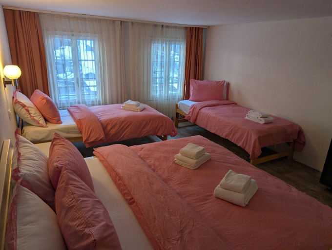 Bedroom 3, Hotel Schutzen Lauterbrunnen, Interlaken