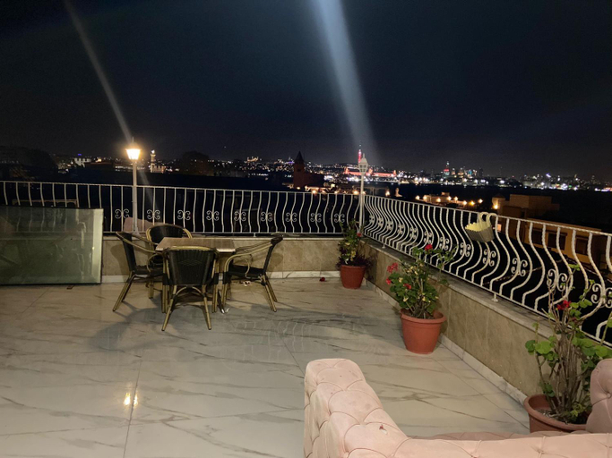 Food & Drinks 5, Pembe Kosk Old City Center, Fatih