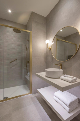Bathroom 4, Lancaster Lodge