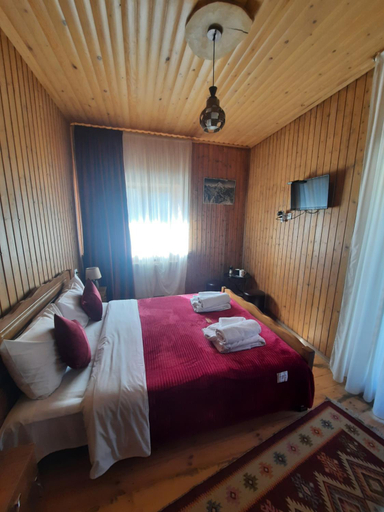 Others 4, Bana, Kazbegi