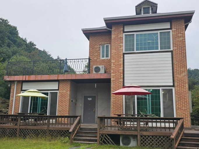 Exterior & Views 4, Dolmadang Cheongsu Pension, Mungyeong