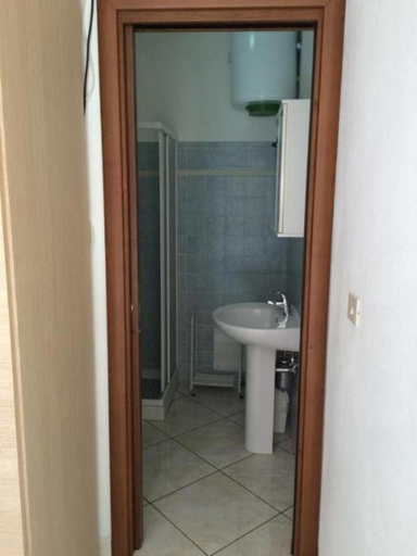 Bathroom 2, CasaGiarelli, Massa Carrara