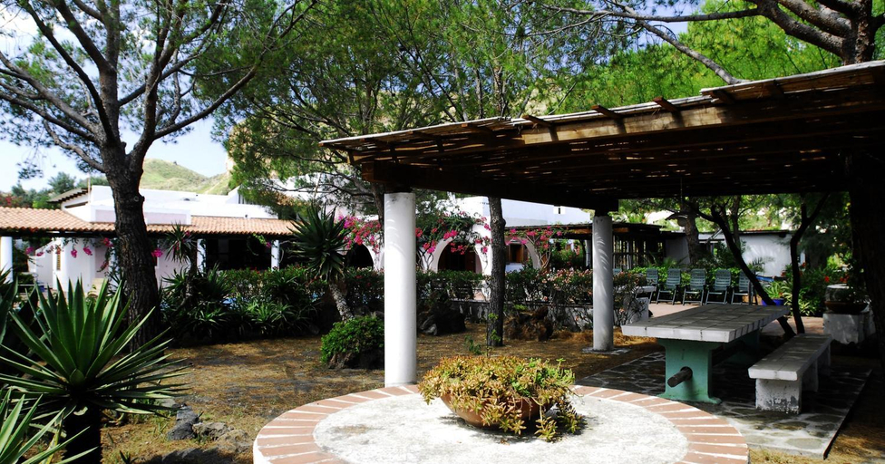 Others 5, Villa Saracina, Messina