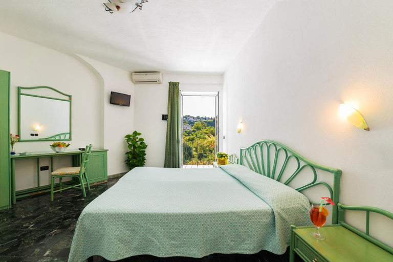 Others 3, B&B Verde, Napoli