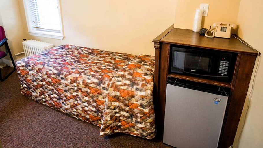 Bedroom 5, Riverside Tower, New York