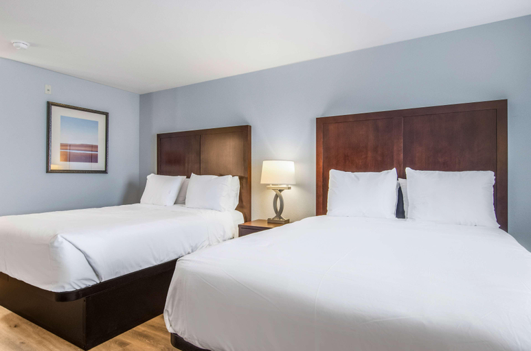 Bedroom 3, Red Lion Inn & Suites Des Moines, King