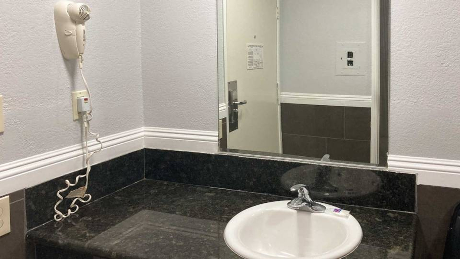 Bathroom 5, Motel6 Glendale, CA – Pasadena Burbank Los Angeles, Los Angeles