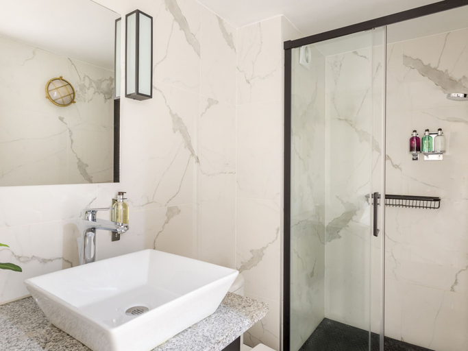 Bathroom 3, Merveil Luxury Suites AboukirI-II-III-IV, Paris