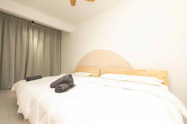 Bedroom, Top floor Seaview pent house 3BR 10pax, Central Seberang Perai
