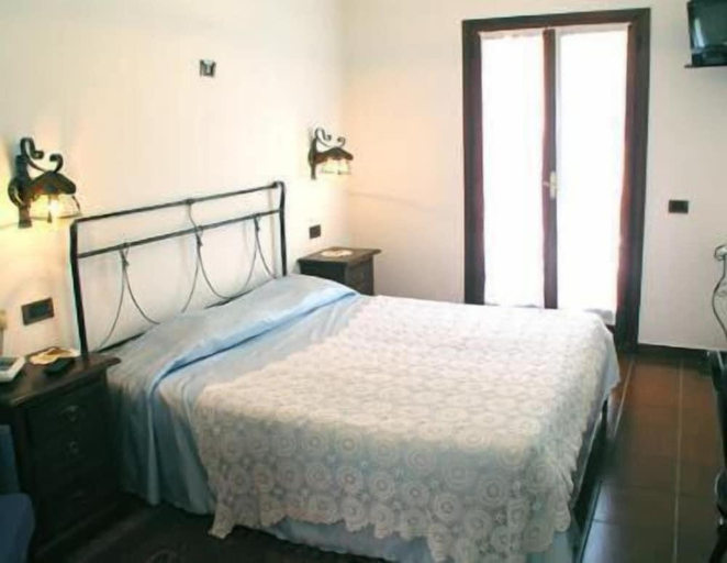 Bedroom 2, Lago Bin, Imperia