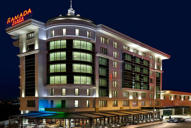 Exterior & Views